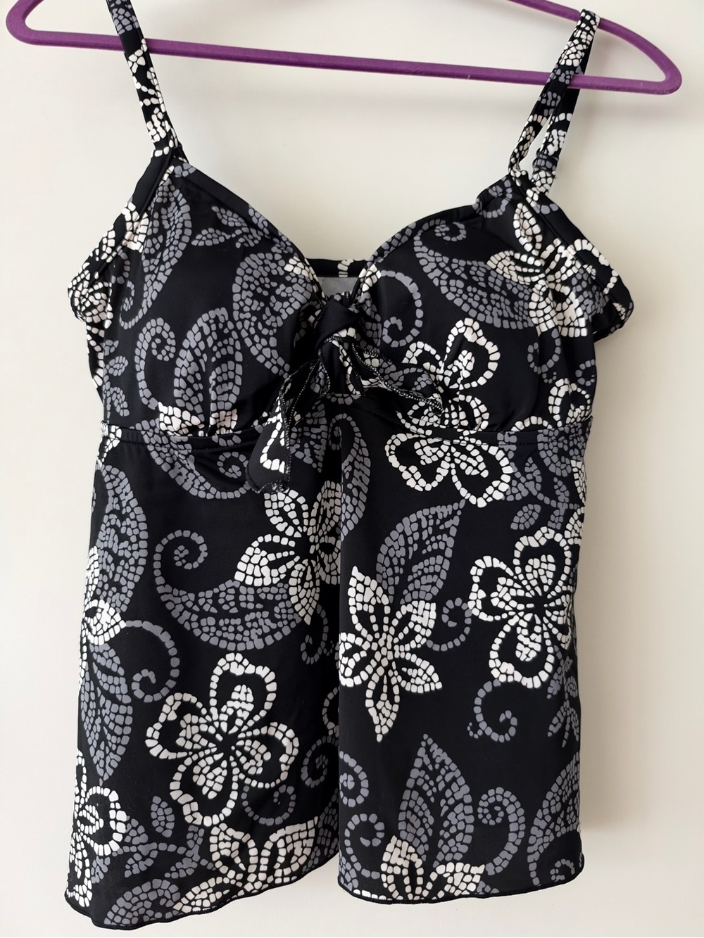 Maxine of Hollywood Black and White Floral Camisole Tank - Picture 1 of 9